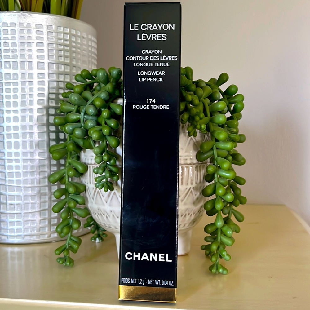 Rouge tendre Chanel lip liner